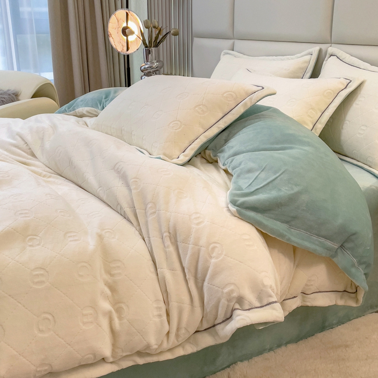 91家纺网 家纺一手货源 找家纺 印季家纺 2025新款HG剪花一字绣牛奶绒四件套 奶白-繁星兰