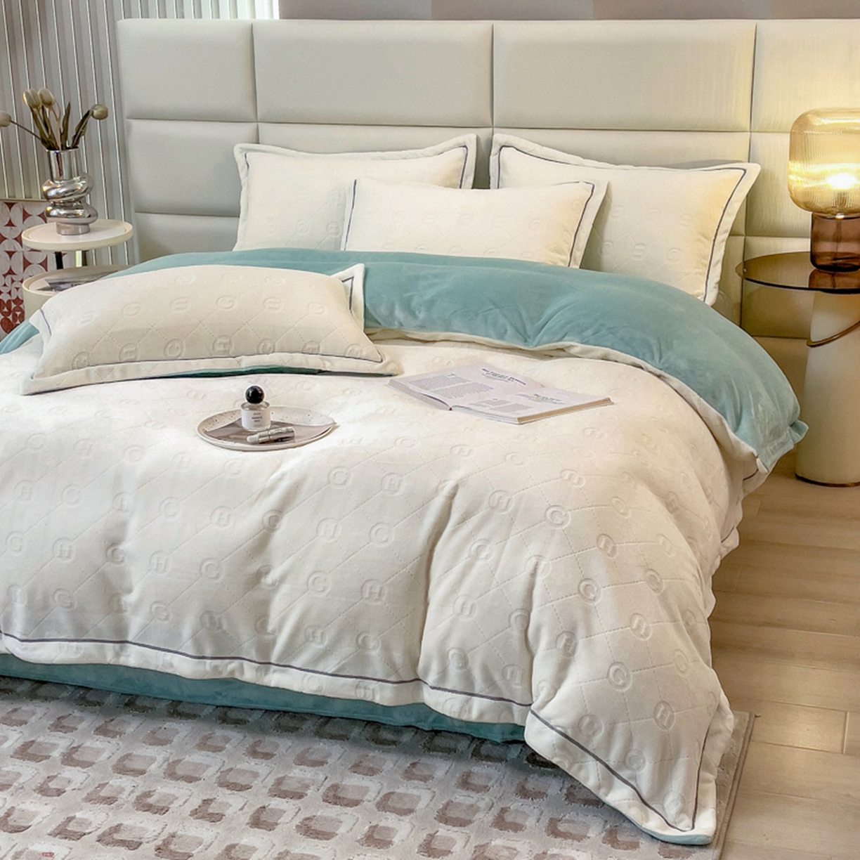 91家纺网 家纺一手货源 找家纺 印季家纺 2025新款HG剪花一字绣牛奶绒四件套 奶白-繁星兰