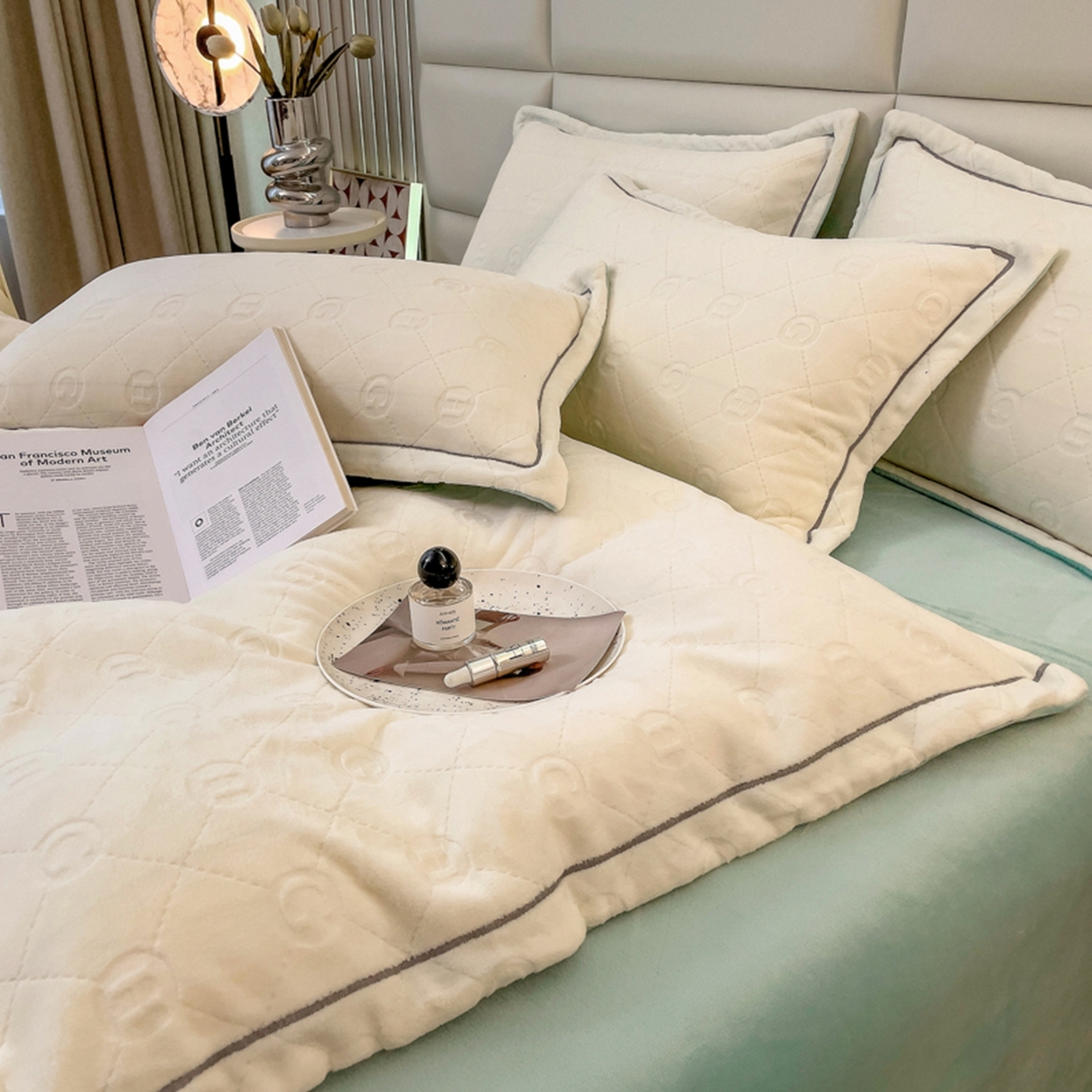 91家纺网 家纺一手货源 找家纺 印季家纺 2025新款HG剪花一字绣牛奶绒四件套 奶白-繁星兰