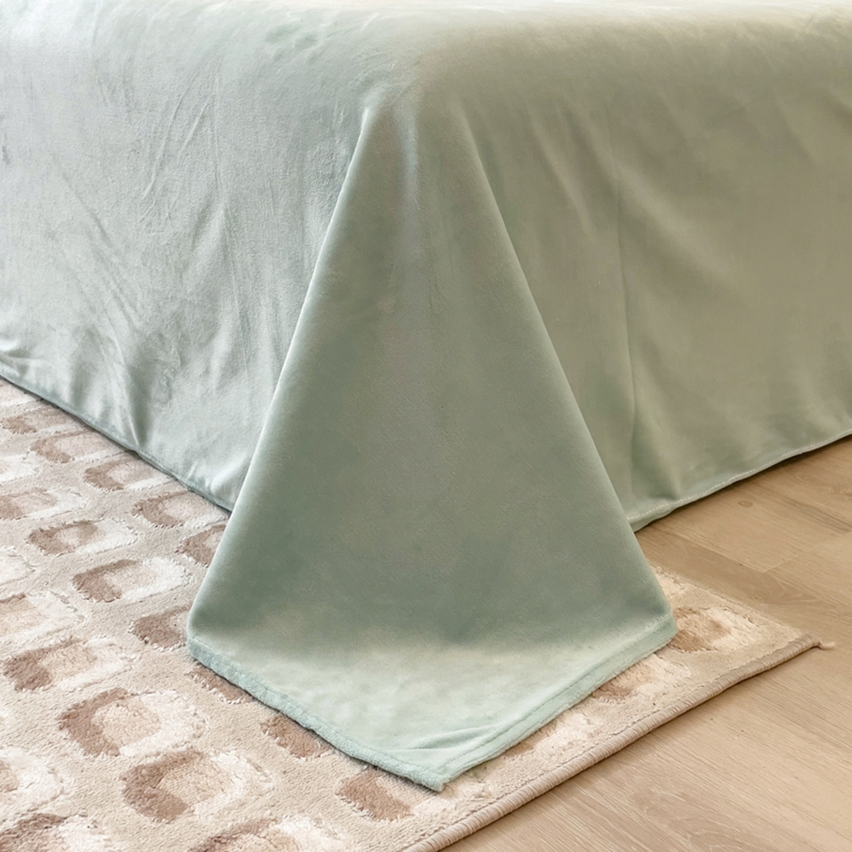 91家纺网 家纺一手货源 找家纺 印季家纺 2025新款HG剪花一字绣牛奶绒四件套 奶白-繁星兰