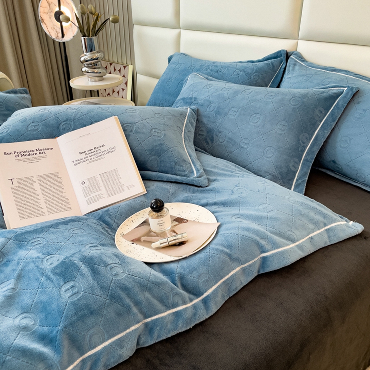 91家纺网 家纺一手货源 找家纺 印季家纺 2025新款HG剪花一字绣牛奶绒四件套 蓝灰-深灰