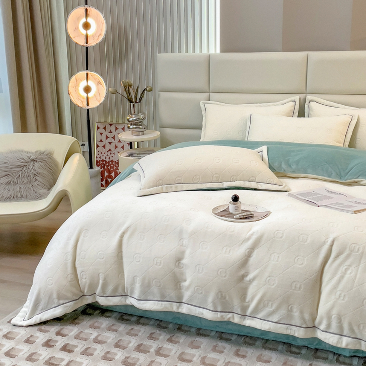 91家纺网 家纺一手货源 找家纺 印季家纺 2025新款HG剪花一字绣牛奶绒四件套 奶白-繁星兰