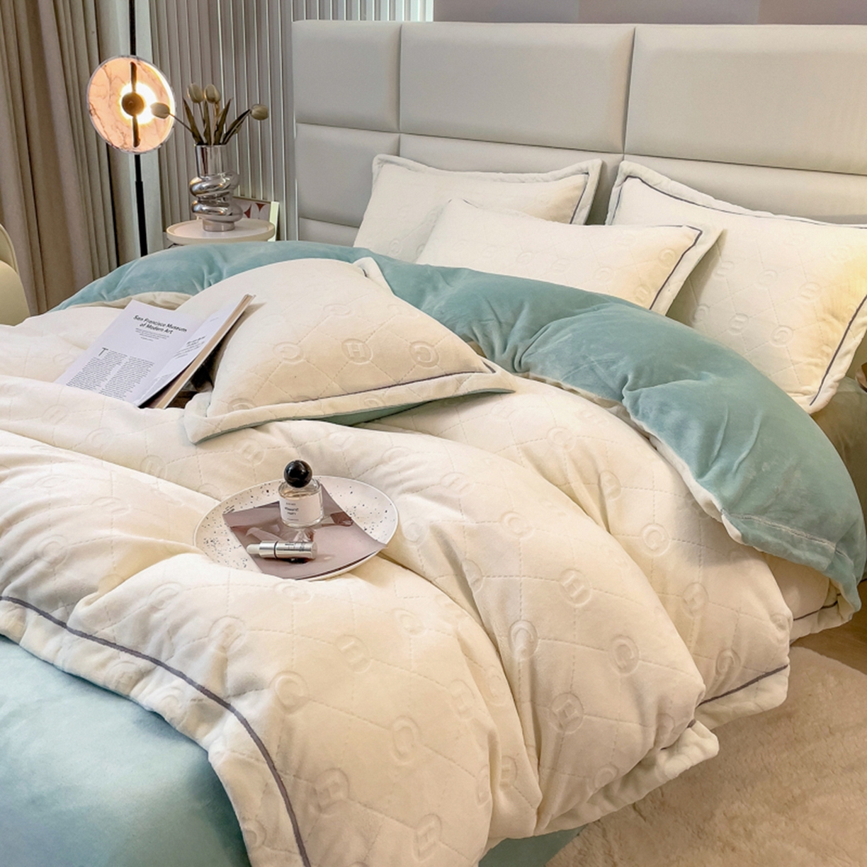 91家纺网 家纺一手货源 找家纺 印季家纺 2025新款HG剪花一字绣牛奶绒四件套 奶白-繁星兰