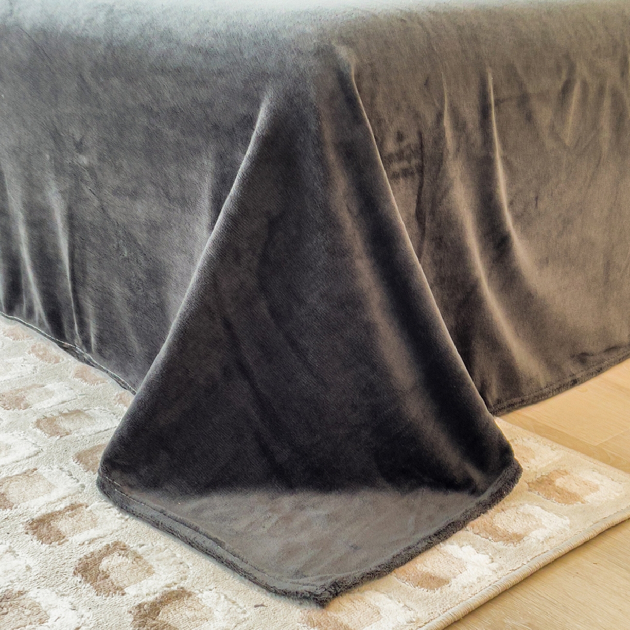 91家纺网 家纺一手货源 找家纺 印季家纺 2025新款HG剪花一字绣牛奶绒四件套 亮黄-深灰