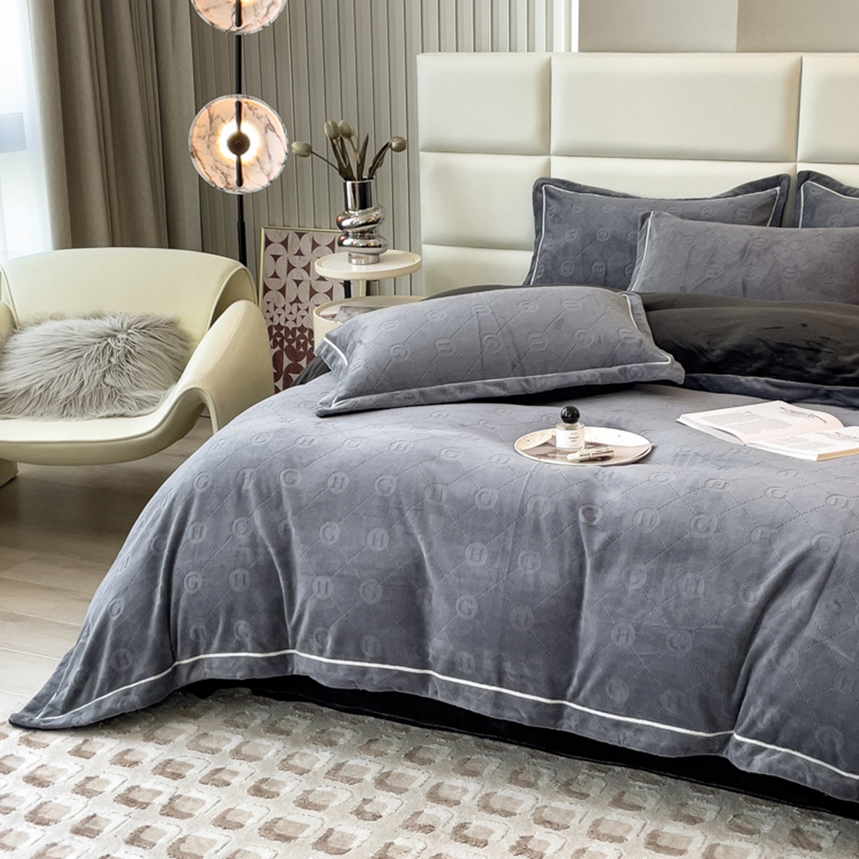 91家纺网 家纺一手货源 找家纺 印季家纺 2025新款HG剪花一字绣牛奶绒四件套 紫灰-深灰