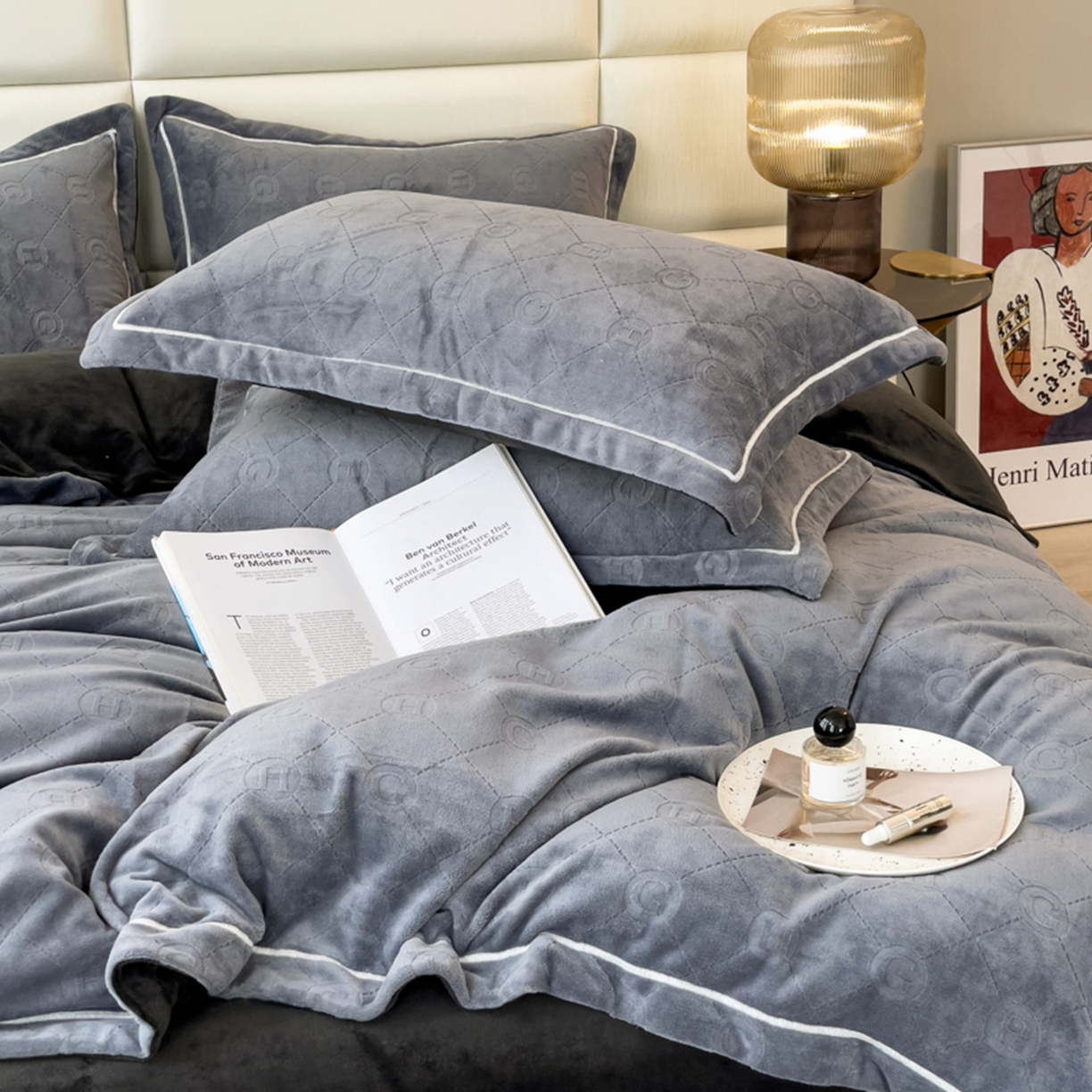 91家纺网 家纺一手货源 找家纺 印季家纺 2025新款HG剪花一字绣牛奶绒四件套 紫灰-深灰