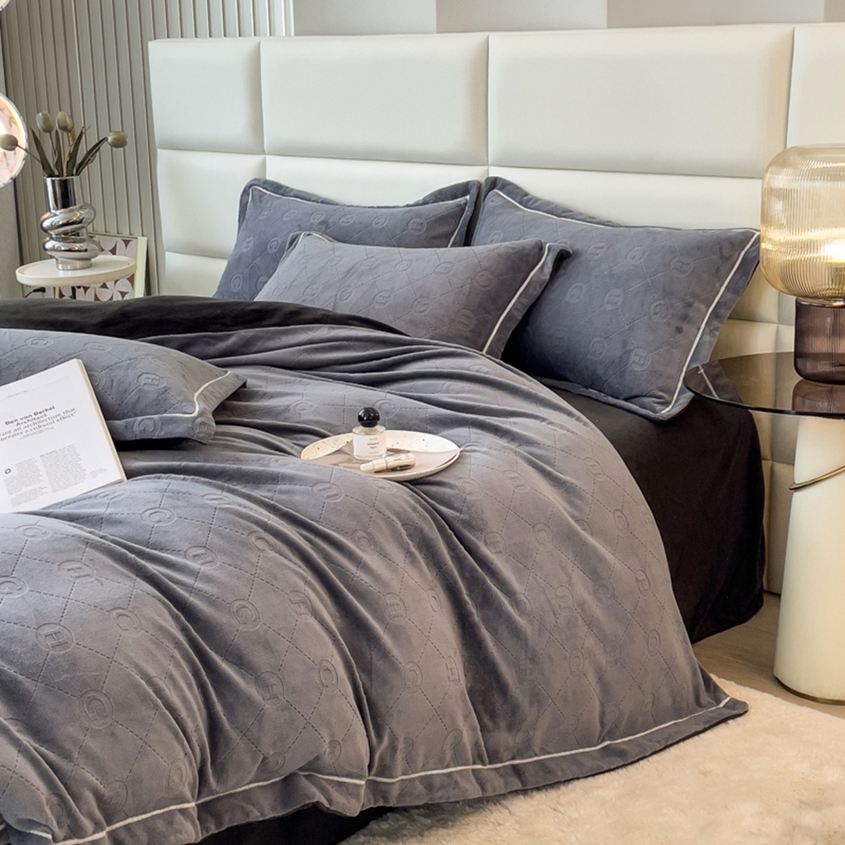 91家纺网 家纺一手货源 找家纺 印季家纺 2025新款HG剪花一字绣牛奶绒四件套 紫灰-深灰