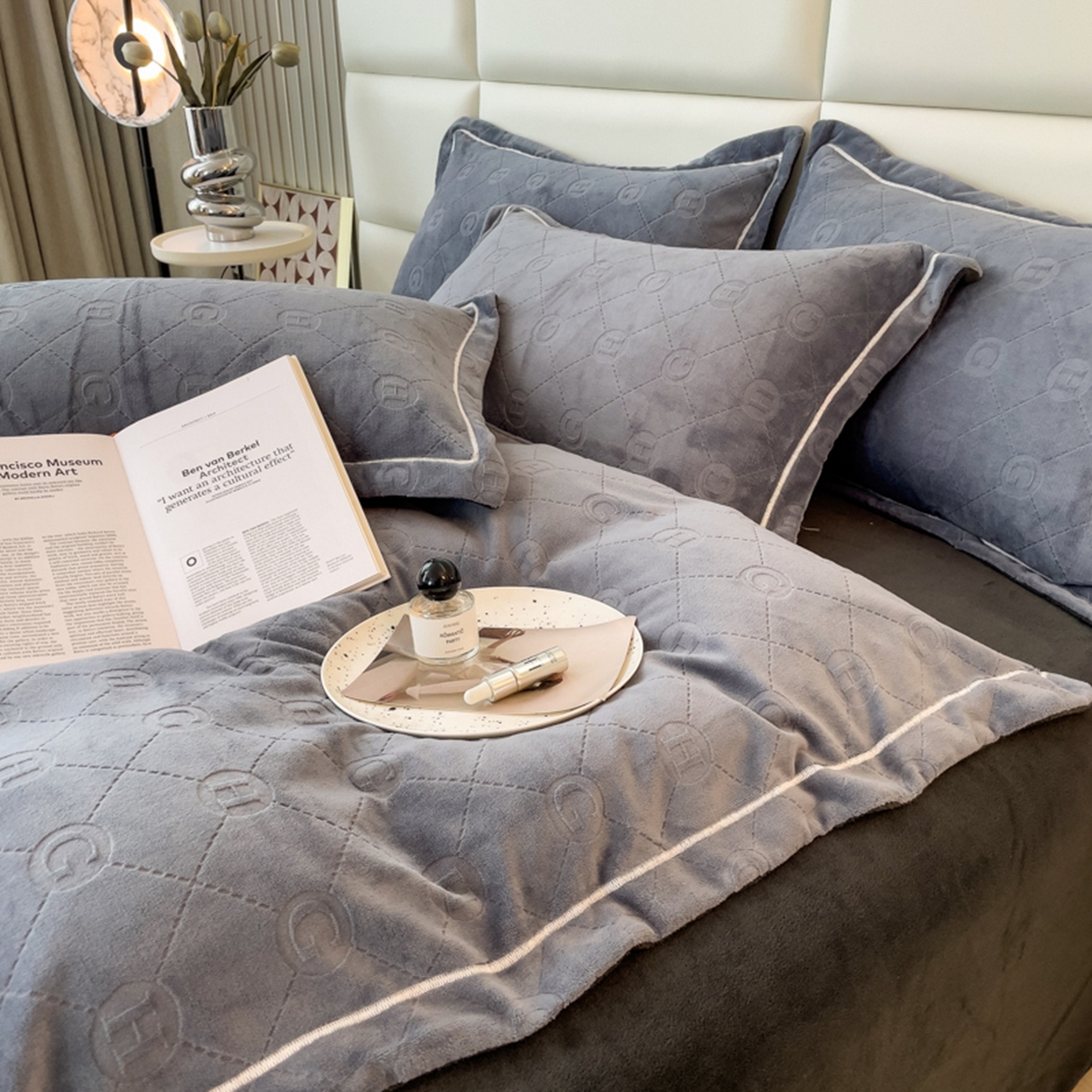 91家纺网 家纺一手货源 找家纺 印季家纺 2025新款HG剪花一字绣牛奶绒四件套 紫灰-深灰