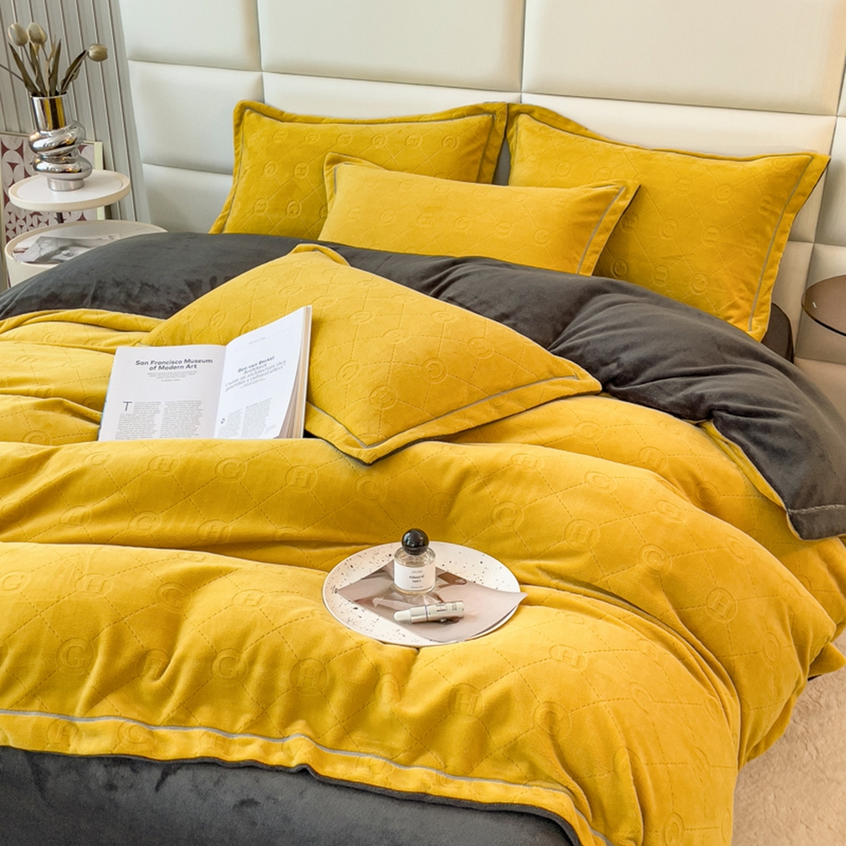 91家纺网 家纺一手货源 找家纺 印季家纺 2025新款HG剪花一字绣牛奶绒四件套 亮黄-深灰