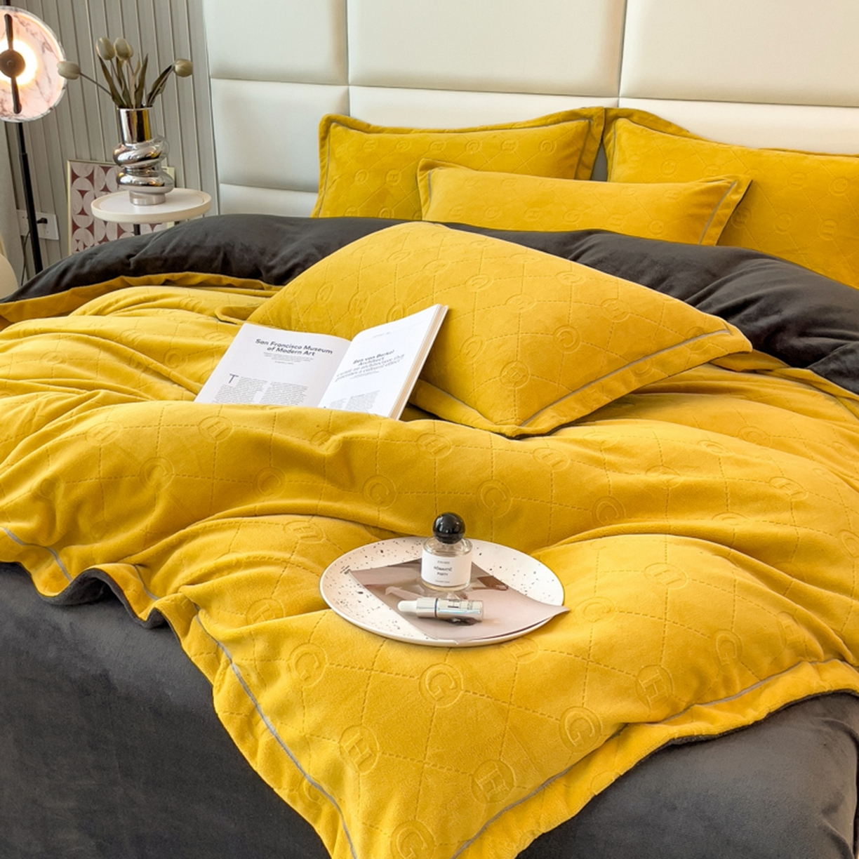 91家纺网 家纺一手货源 找家纺 （总）印季家纺 2025新款HG剪花一字绣牛奶绒四件套