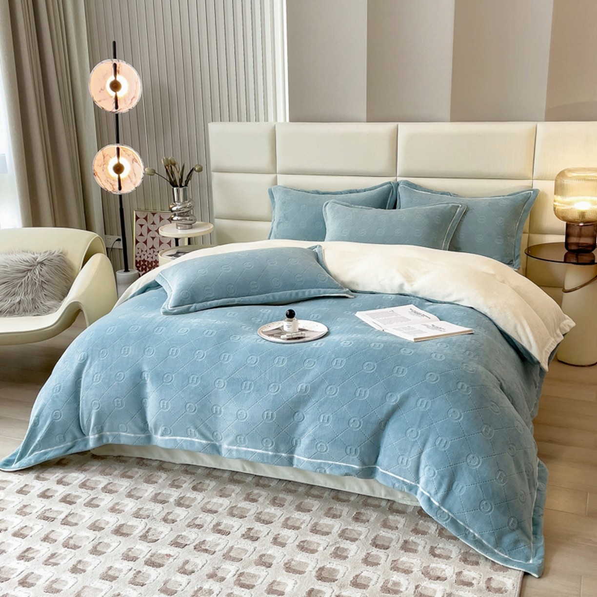 91家纺网 家纺一手货源 找家纺 印季家纺 2025新款HG剪花一字绣牛奶绒四件套 繁星兰-奶白