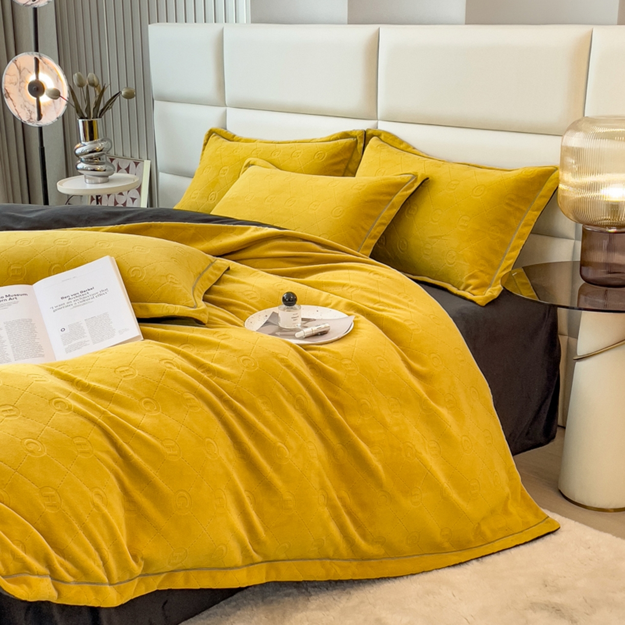 91家纺网 家纺一手货源 找家纺 印季家纺 2025新款HG剪花一字绣牛奶绒四件套 亮黄-深灰