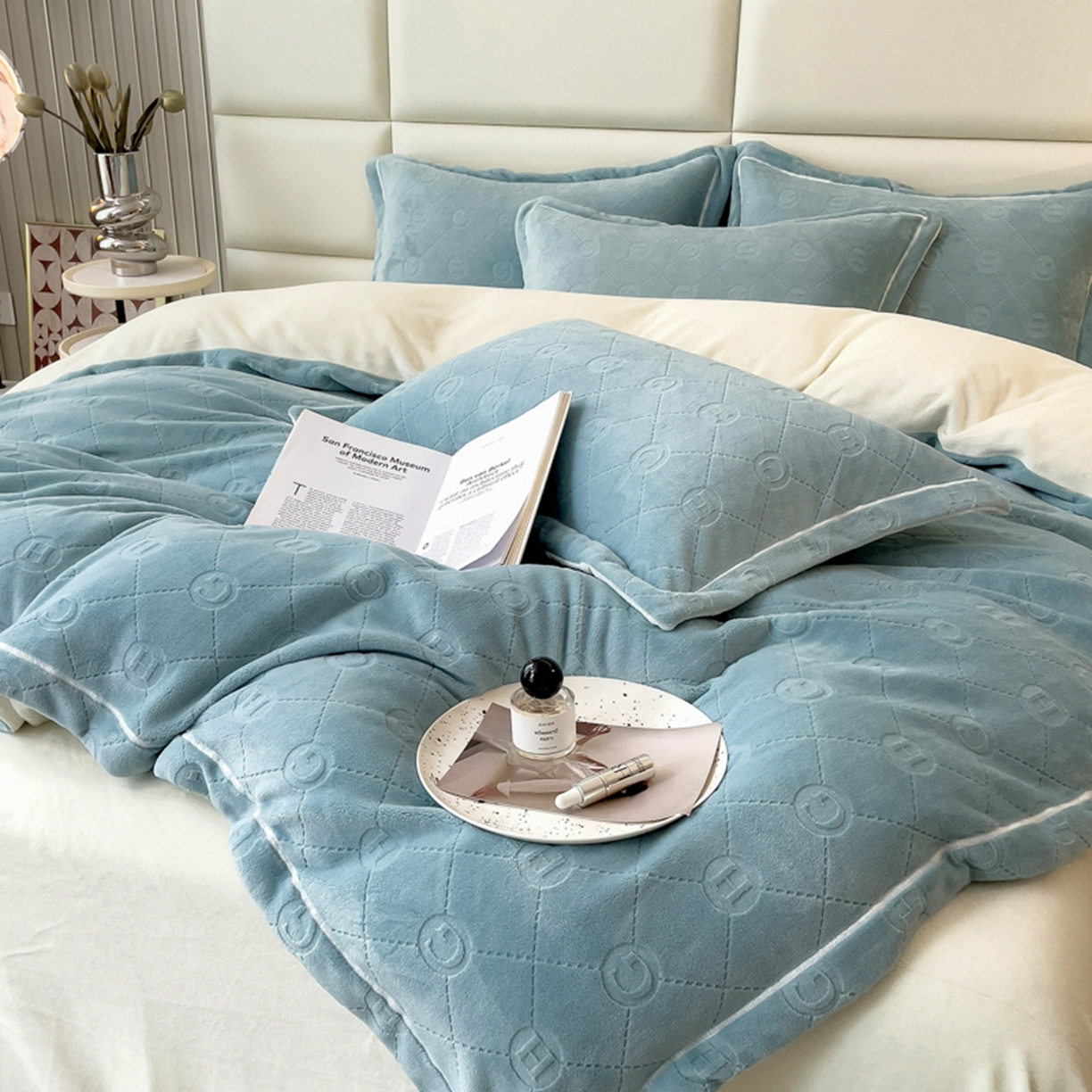 91家纺网 家纺一手货源 找家纺 （总）印季家纺 2025新款HG剪花一字绣牛奶绒四件套