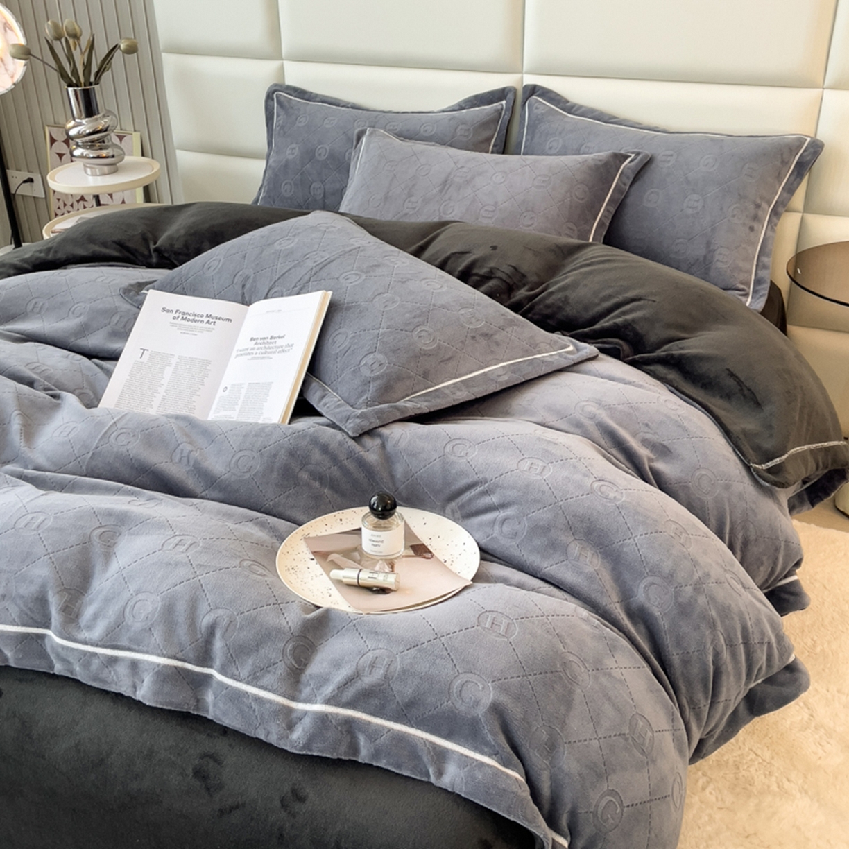 91家纺网 家纺一手货源 找家纺 印季家纺 2025新款HG剪花一字绣牛奶绒四件套 紫灰-深灰