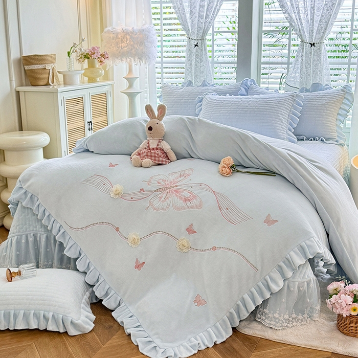 91家纺网 家纺一手货源 找家纺 （总）唐人居 2025新款高克重牛奶绒花边夹棉四件套-蝴蝶纷飞