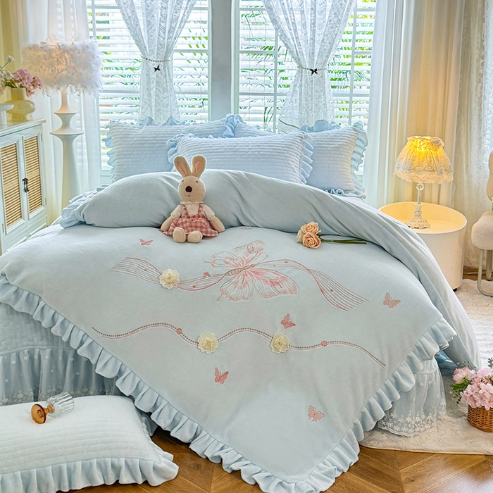 91家纺网 家纺一手货源 找家纺 （总）唐人居 2025新款高克重牛奶绒花边夹棉四件套-蝴蝶纷飞