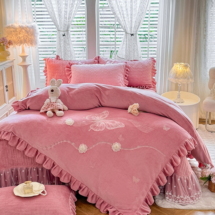 91家纺网 家纺一手货源 找家纺 唐人居 2025新款高克重牛奶绒花边夹棉四件套-蝴蝶纷飞 蝴蝶纷飞-豆沙