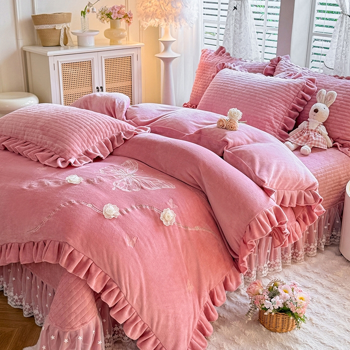 91家纺网 家纺一手货源 找家纺 唐人居 2025新款高克重牛奶绒花边夹棉四件套-蝴蝶纷飞 蝴蝶纷飞-豆沙