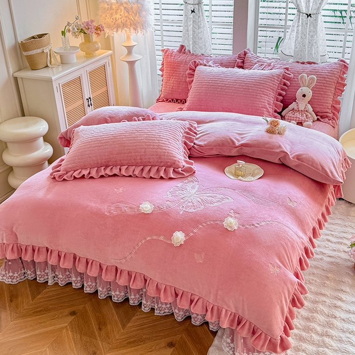 91家纺网 家纺一手货源 找家纺 唐人居 2025新款高克重牛奶绒花边夹棉四件套-蝴蝶纷飞 蝴蝶纷飞-豆沙