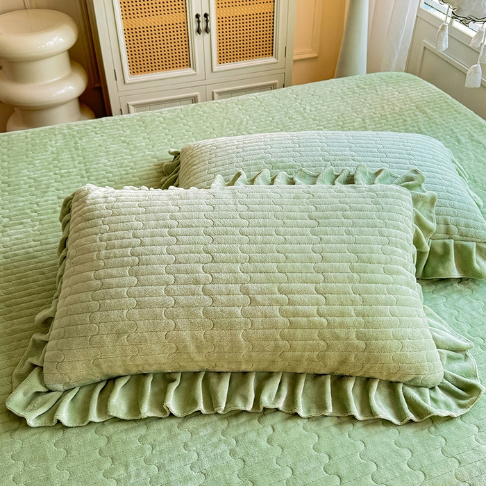 91家纺网 家纺一手货源 找家纺 唐人居 2025新款高克重牛奶绒花边夹棉四件套-蝴蝶纷飞 蝴蝶纷飞-草绿