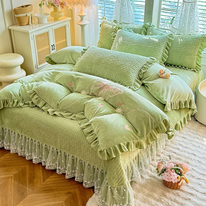 91家纺网 家纺一手货源 找家纺 唐人居 2025新款高克重牛奶绒花边夹棉四件套-蝴蝶纷飞 蝴蝶纷飞-草绿