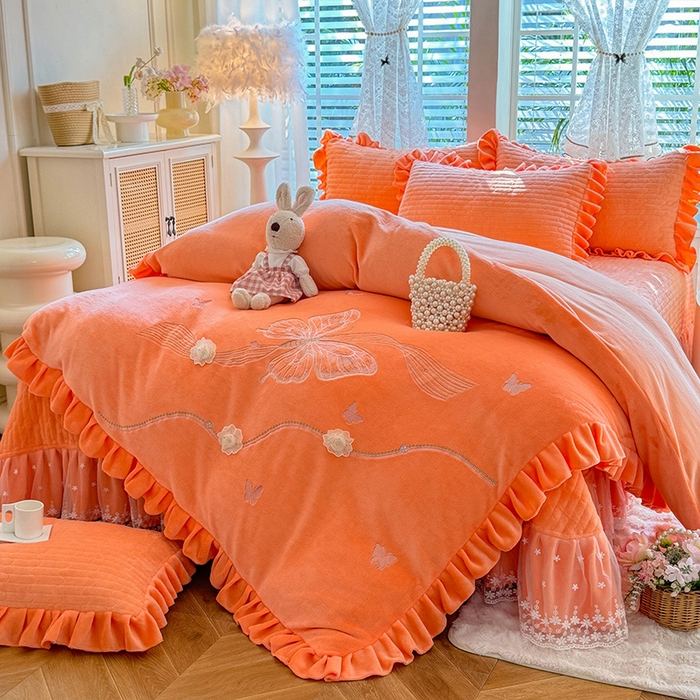 91家纺网 家纺一手货源 找家纺 唐人居 2025新款高克重牛奶绒花边夹棉四件套-蝴蝶纷飞 蝴蝶纷飞-暖橘