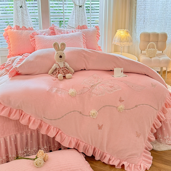 91家纺网 家纺一手货源 找家纺 唐人居 2025新款高克重牛奶绒花边夹棉四件套-蝴蝶纷飞 蝴蝶纷飞-粉色