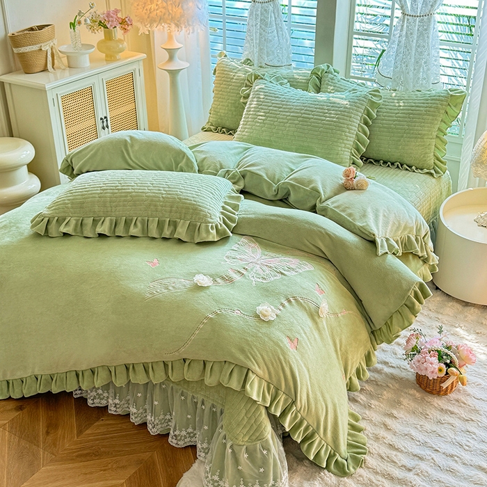 91家纺网 家纺一手货源 找家纺 唐人居 2025新款高克重牛奶绒花边夹棉四件套-蝴蝶纷飞 蝴蝶纷飞-草绿