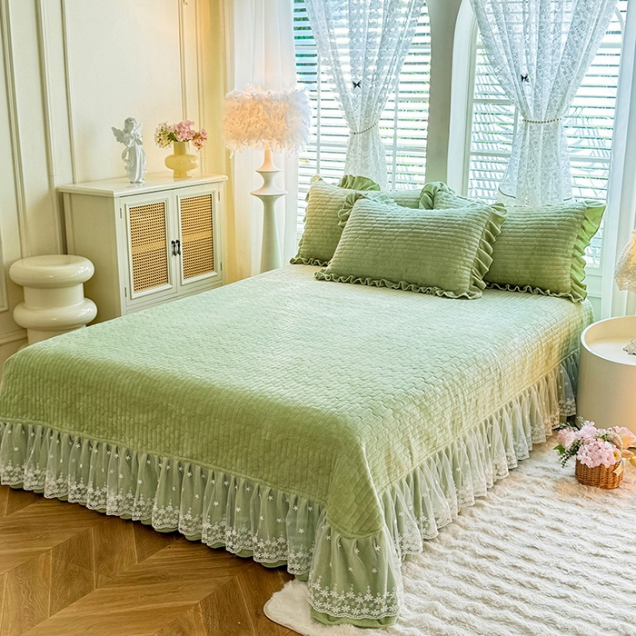 91家纺网 家纺一手货源 找家纺 唐人居 2025新款高克重牛奶绒花边夹棉四件套-蝴蝶纷飞 蝴蝶纷飞-草绿