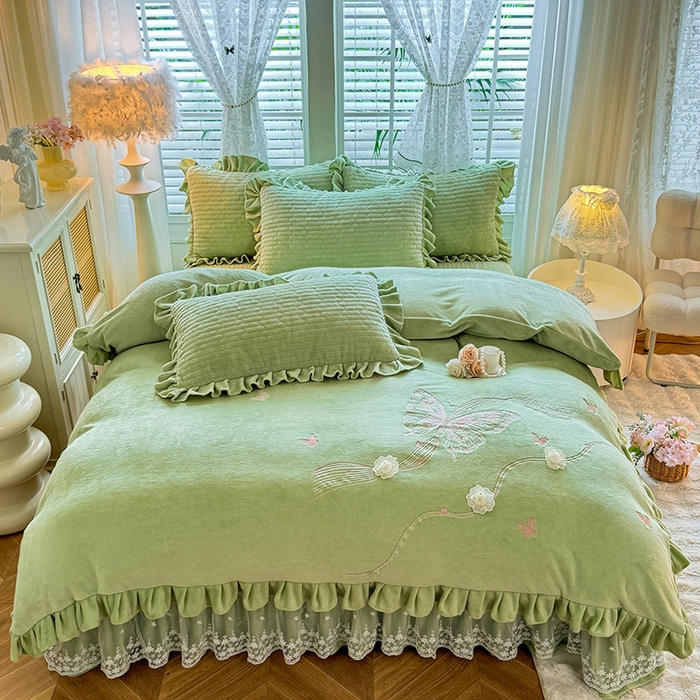 91家纺网 家纺一手货源 找家纺 唐人居 2025新款高克重牛奶绒花边夹棉四件套-蝴蝶纷飞 蝴蝶纷飞-草绿