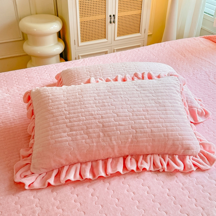 91家纺网 家纺一手货源 找家纺 唐人居 2025新款高克重牛奶绒花边夹棉四件套-蝴蝶纷飞 蝴蝶纷飞-粉色