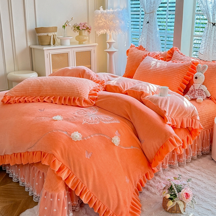 91家纺网 家纺一手货源 找家纺 唐人居 2025新款高克重牛奶绒花边夹棉四件套-蝴蝶纷飞 蝴蝶纷飞-暖橘