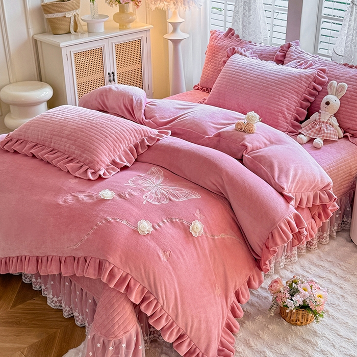 91家纺网 家纺一手货源 找家纺 唐人居 2025新款高克重牛奶绒花边夹棉四件套-蝴蝶纷飞 蝴蝶纷飞-豆沙