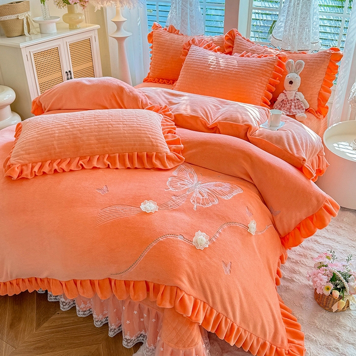 91家纺网 家纺一手货源 找家纺 唐人居 2025新款高克重牛奶绒花边夹棉四件套-蝴蝶纷飞 蝴蝶纷飞-暖橘
