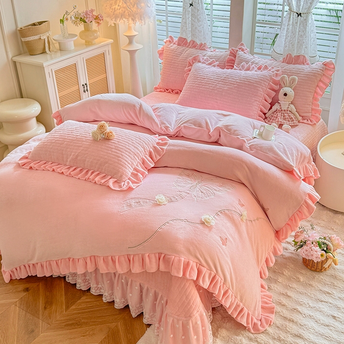 91家纺网 家纺一手货源 找家纺 唐人居 2025新款高克重牛奶绒花边夹棉四件套-蝴蝶纷飞 蝴蝶纷飞-粉色