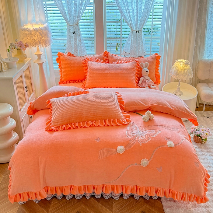 91家纺网 家纺一手货源 找家纺 唐人居 2025新款高克重牛奶绒花边夹棉四件套-蝴蝶纷飞 蝴蝶纷飞-暖橘