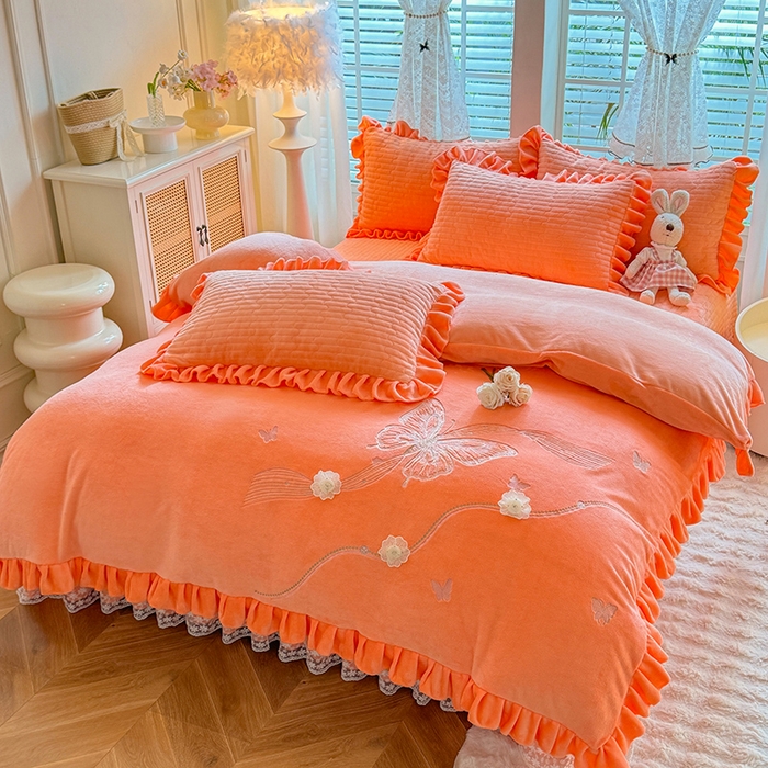 91家纺网 家纺一手货源 找家纺 唐人居 2025新款高克重牛奶绒花边夹棉四件套-蝴蝶纷飞 蝴蝶纷飞-暖橘