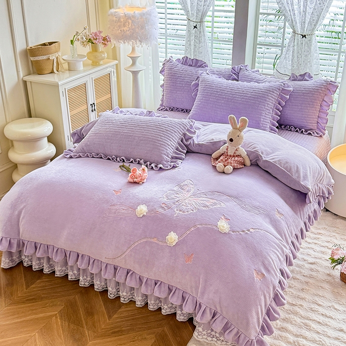 91家纺网 家纺一手货源 找家纺 唐人居 2025新款高克重牛奶绒花边夹棉四件套-蝴蝶纷飞 蝴蝶纷飞-浅紫