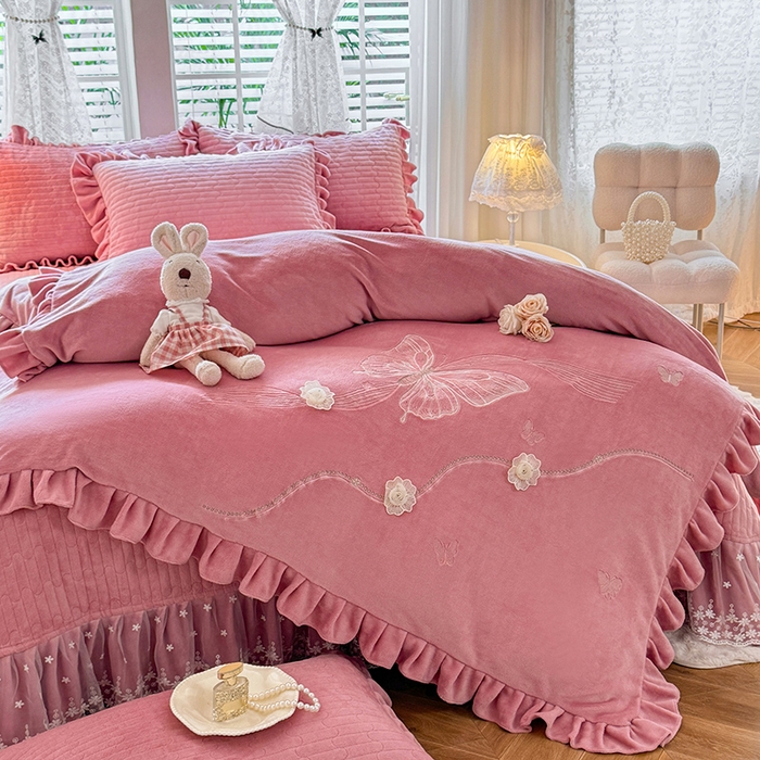 91家纺网 家纺一手货源 找家纺 唐人居 2025新款高克重牛奶绒花边夹棉四件套-蝴蝶纷飞 蝴蝶纷飞-豆沙