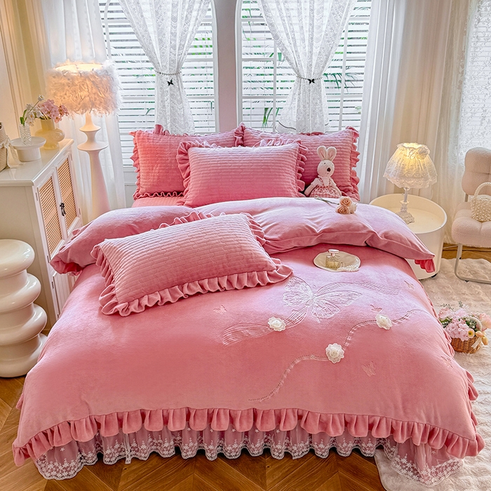 91家纺网 家纺一手货源 找家纺 唐人居 2025新款高克重牛奶绒花边夹棉四件套-蝴蝶纷飞 蝴蝶纷飞-豆沙