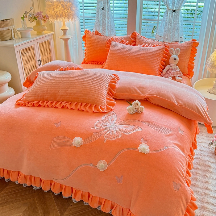 91家纺网 家纺一手货源 找家纺 唐人居 2025新款高克重牛奶绒花边夹棉四件套-蝴蝶纷飞 蝴蝶纷飞-暖橘