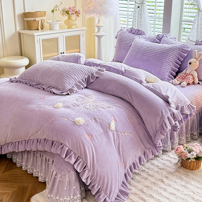 91家纺网 家纺一手货源 找家纺 唐人居 2025新款高克重牛奶绒花边夹棉四件套-蝴蝶纷飞 蝴蝶纷飞-浅紫