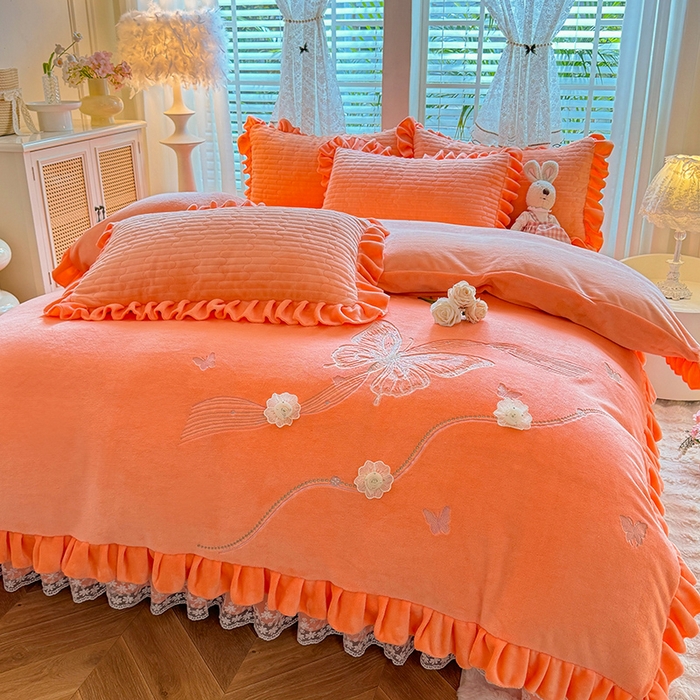 91家纺网 家纺一手货源 找家纺 唐人居 2025新款高克重牛奶绒花边夹棉四件套-蝴蝶纷飞 蝴蝶纷飞-暖橘