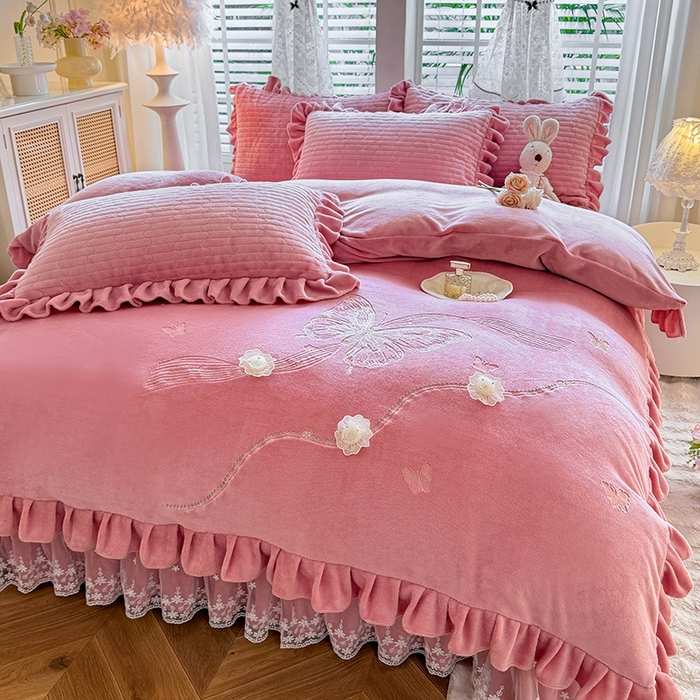 91家纺网 家纺一手货源 找家纺 唐人居 2025新款高克重牛奶绒花边夹棉四件套-蝴蝶纷飞 蝴蝶纷飞-豆沙