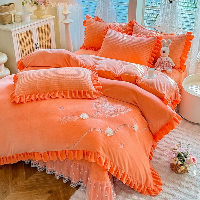 91家纺网 家纺一手货源 找家纺 唐人居 2025新款高克重牛奶绒花边夹棉四件套-蝴蝶纷飞 蝴蝶纷飞-暖橘