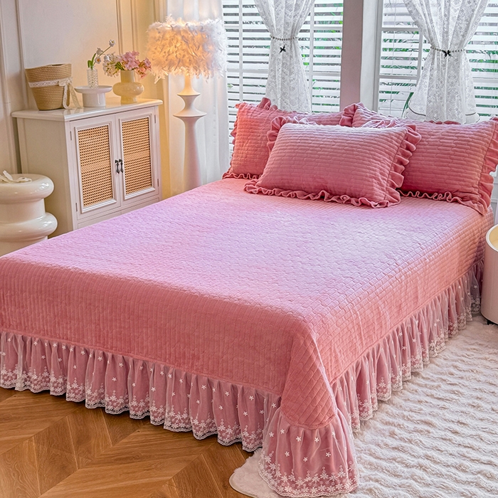 91家纺网 家纺一手货源 找家纺 唐人居 2025新款高克重牛奶绒花边夹棉四件套-蝴蝶纷飞 蝴蝶纷飞-豆沙