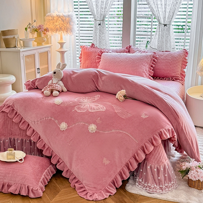 91家纺网 家纺一手货源 找家纺 唐人居 2025新款高克重牛奶绒花边夹棉四件套-蝴蝶纷飞 蝴蝶纷飞-豆沙