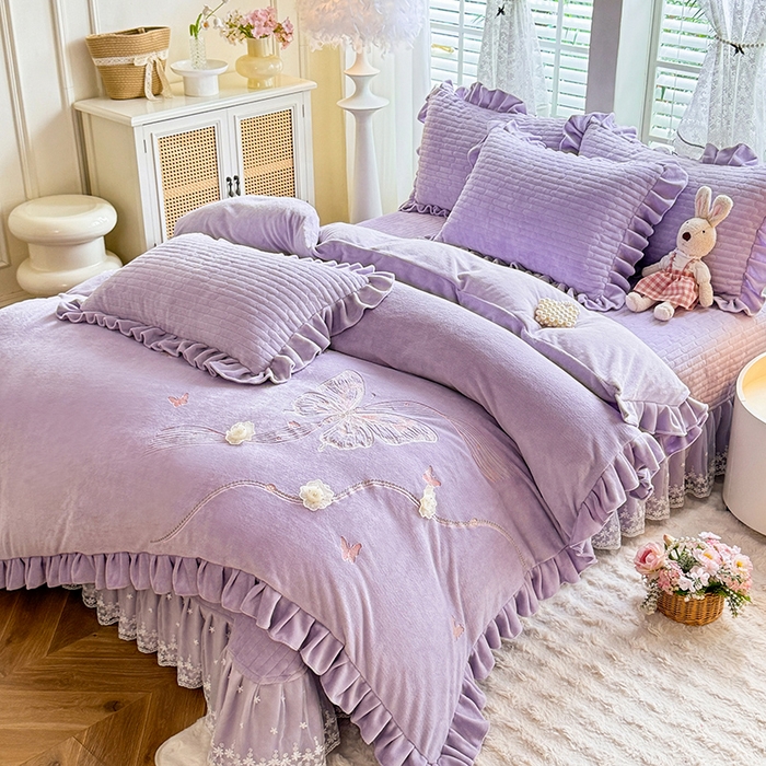 91家纺网 家纺一手货源 找家纺 唐人居 2025新款高克重牛奶绒花边夹棉四件套-蝴蝶纷飞 蝴蝶纷飞-浅紫