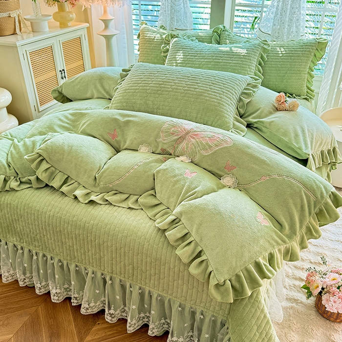 91家纺网 家纺一手货源 找家纺 唐人居 2025新款高克重牛奶绒花边夹棉四件套-蝴蝶纷飞 蝴蝶纷飞-草绿