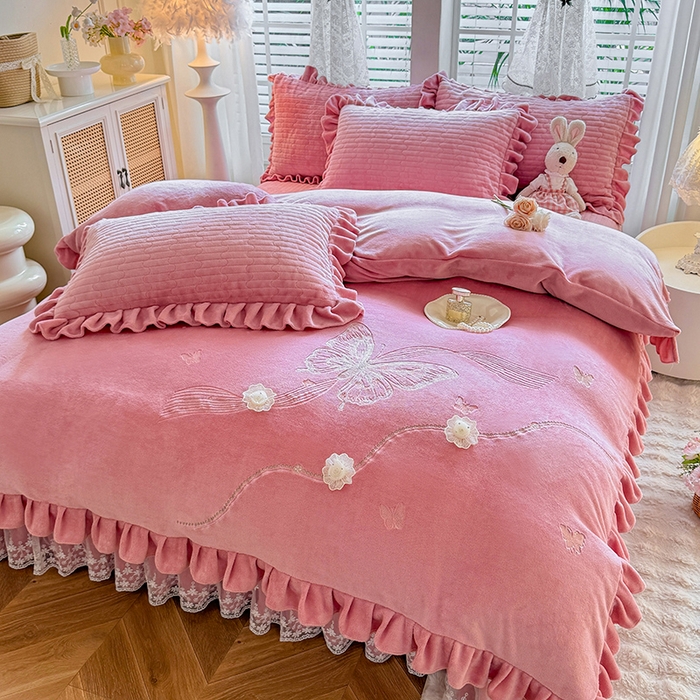 91家纺网 家纺一手货源 找家纺 唐人居 2025新款高克重牛奶绒花边夹棉四件套-蝴蝶纷飞 蝴蝶纷飞-豆沙